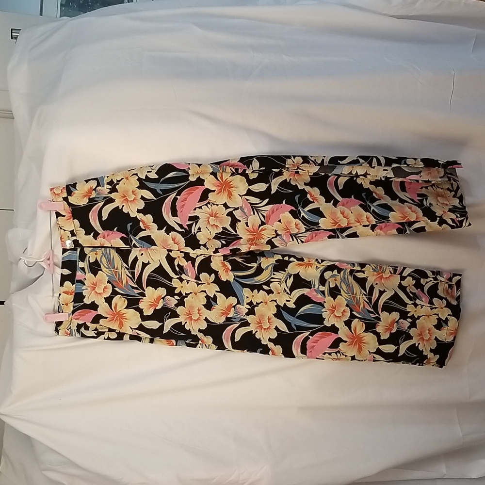 NWT Just Fab pallazo flower pants. Opening in bottom of legs. S.